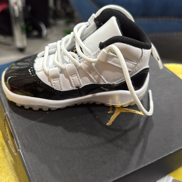 Worn only once Black and white jordan 4 Retro - Picture 3 of 4